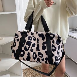 Women Travel Duffel Bag Cow Pattern Handbag Fitness Sports Shoulder Bags (Color: Black)