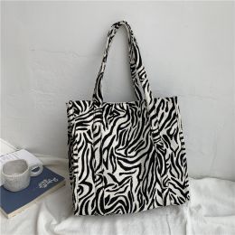 Girls' Large Capacity Student Shoulder Bag (Option: White zebra pattern)