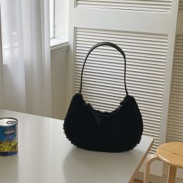 Simple Women's Plush Handheld Shoulder Bag (Color: Black)
